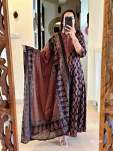 *🌷NEW LAUNCHING..* 🌷
*BRAND SHOWROOM PIECE*🌷
*Heavy suqens work Moti work*